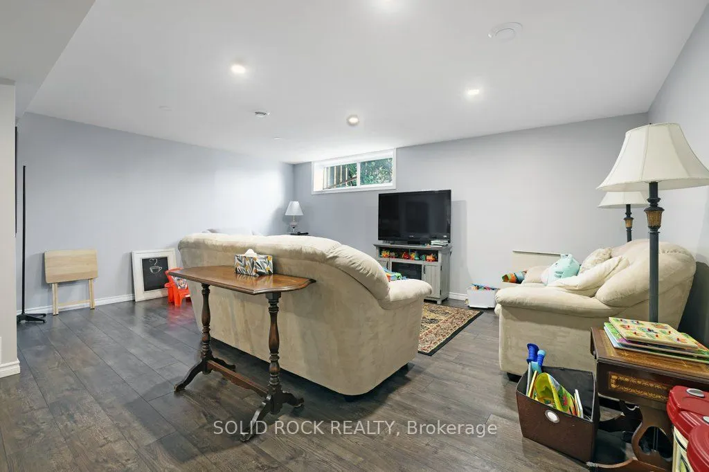 561 Chapel Park Private