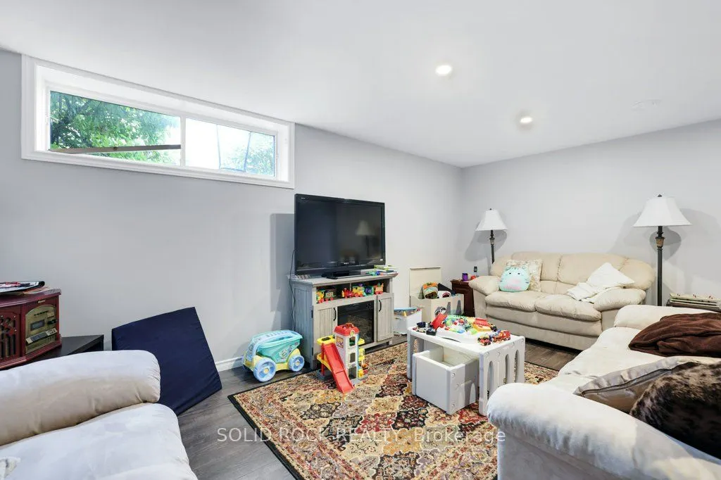 561 Chapel Park Private