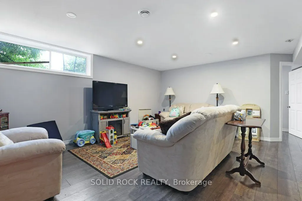 561 Chapel Park Private