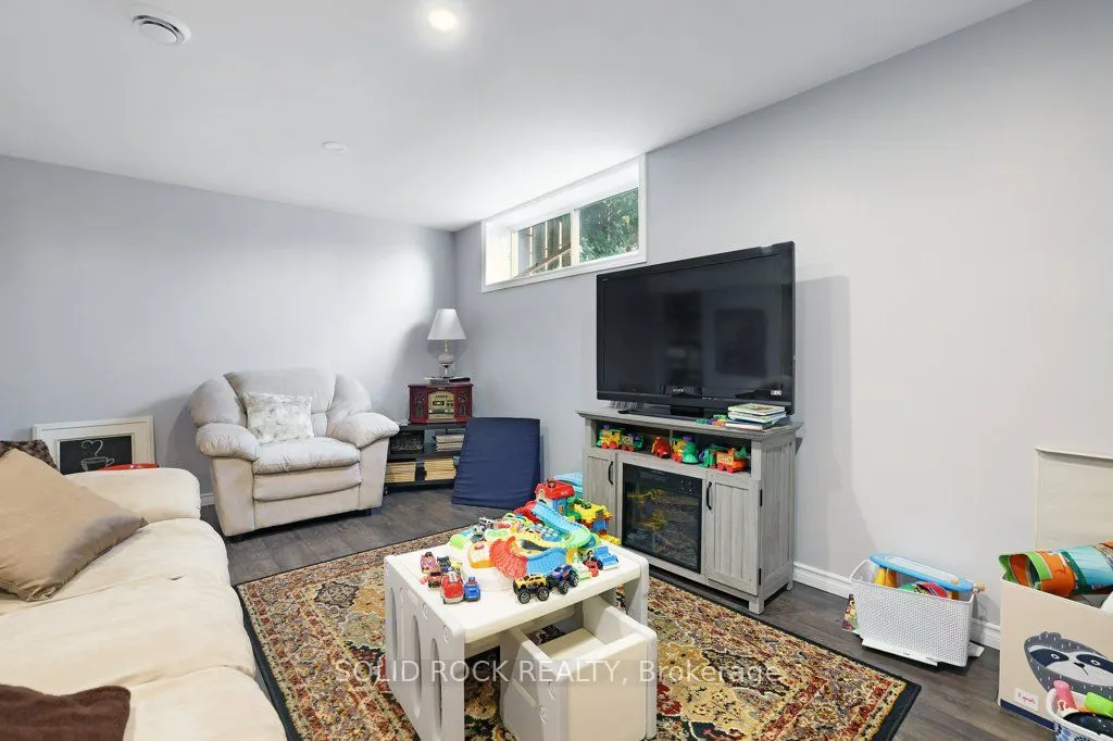 561 Chapel Park Private
