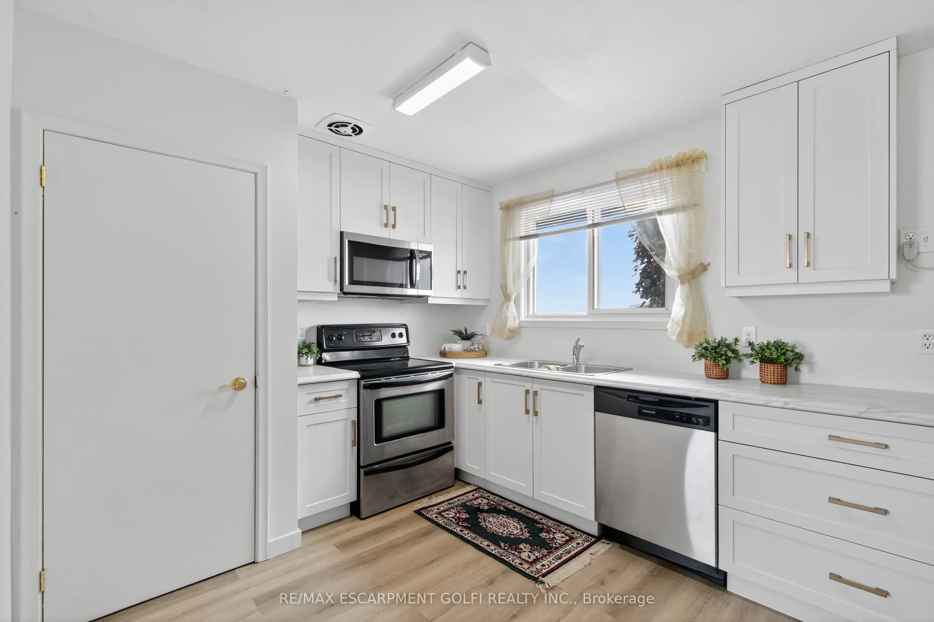 2041 Third Street Louth