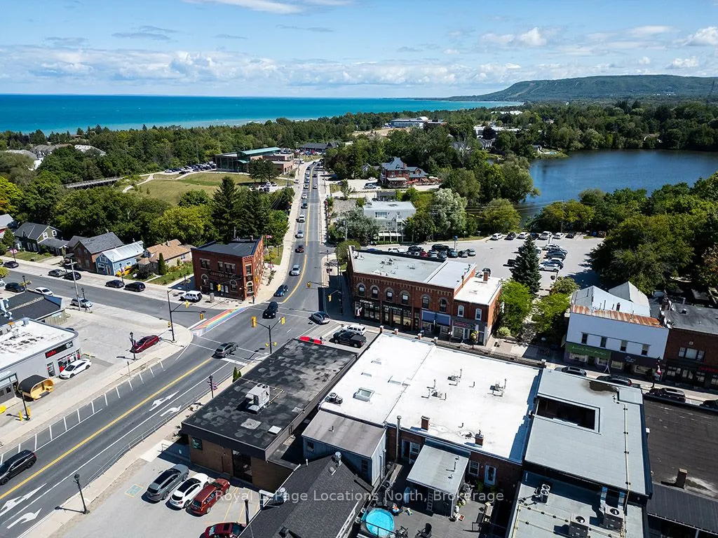 8 Bruce Street S, #Upper Unit