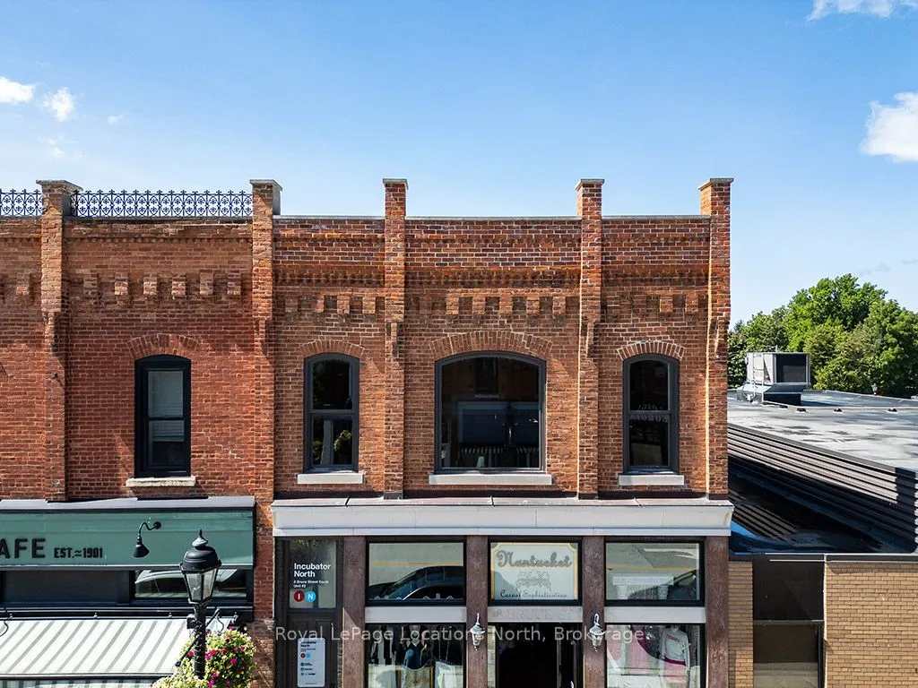 8 Bruce Street S, #Upper Unit