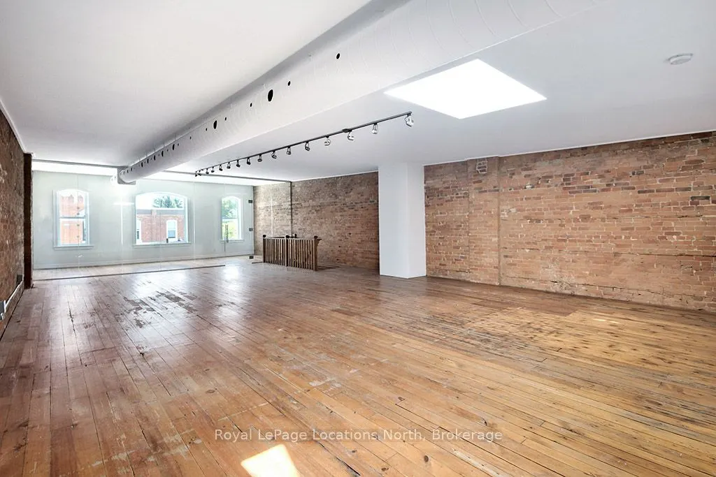 8 Bruce Street S, #Upper Unit