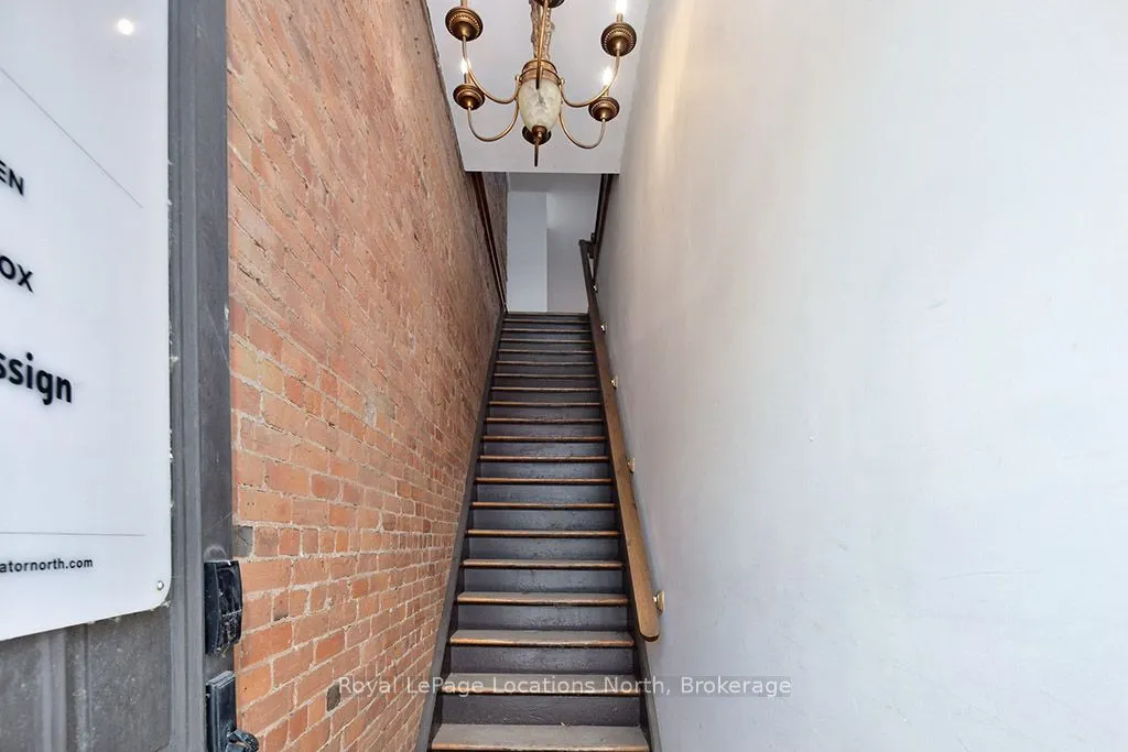 8 Bruce Street S, #Upper Unit