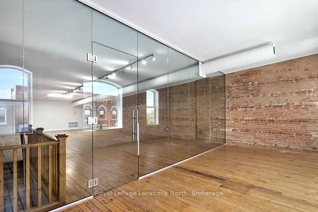 8 Bruce Street S, #Upper Unit