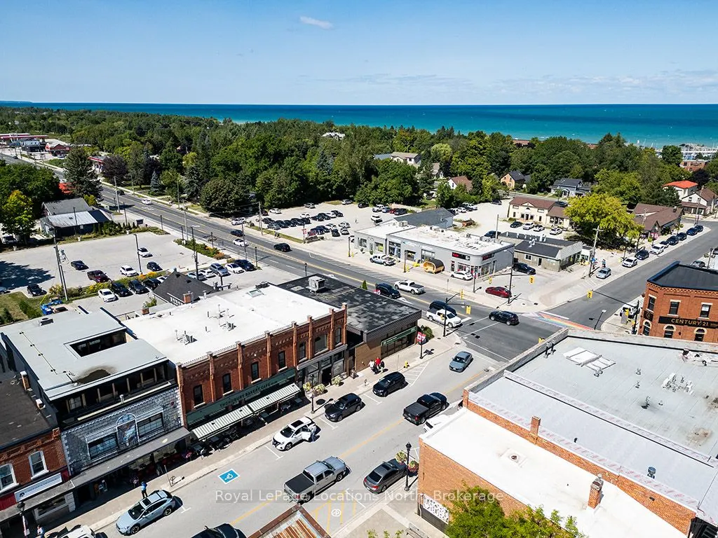8 Bruce Street S, #Upper Unit