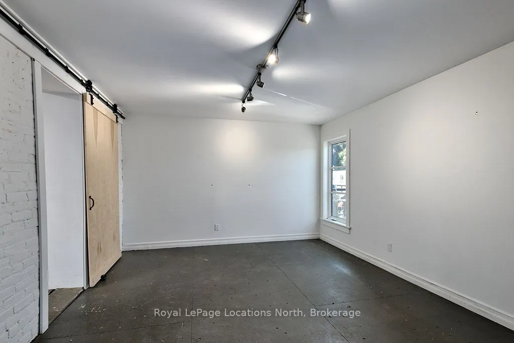 8 Bruce Street S, #Upper Unit