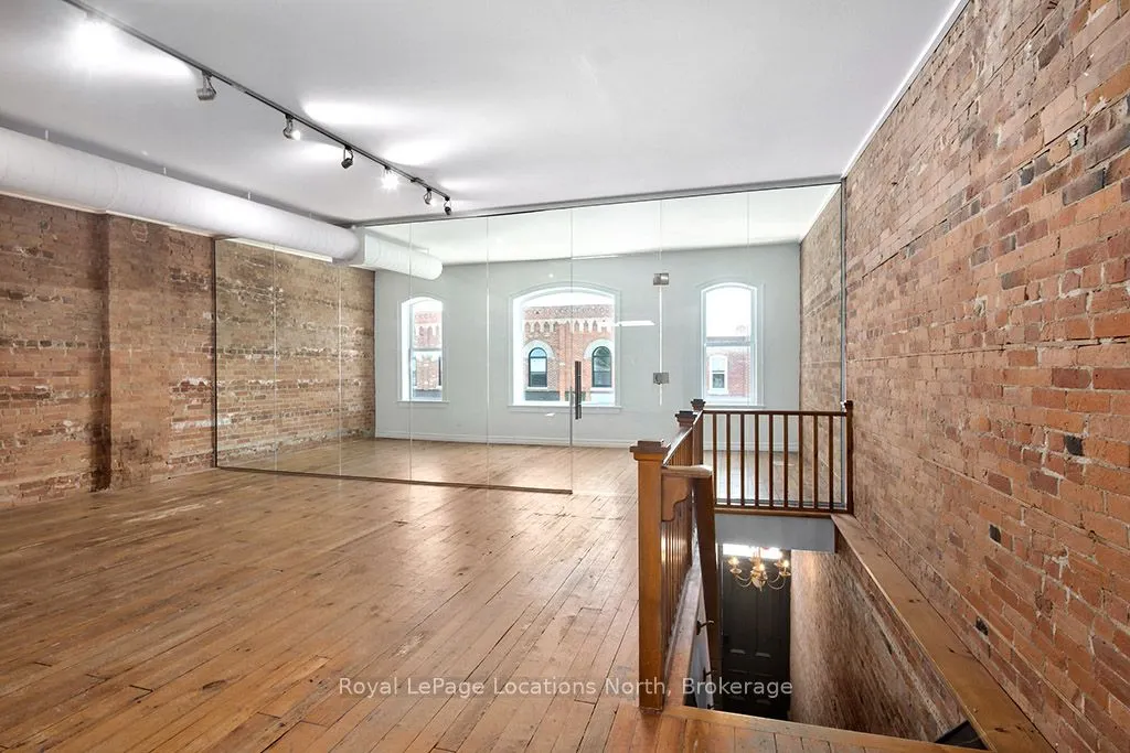 8 Bruce Street S, #Upper Unit