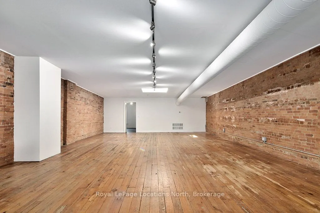 8 Bruce Street S, #Upper Unit