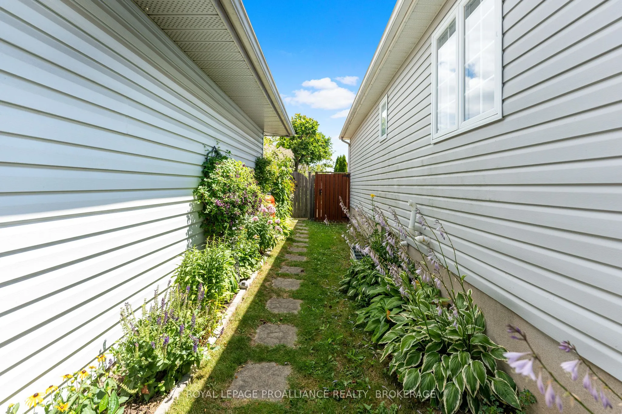 343 Sunrise Crescent