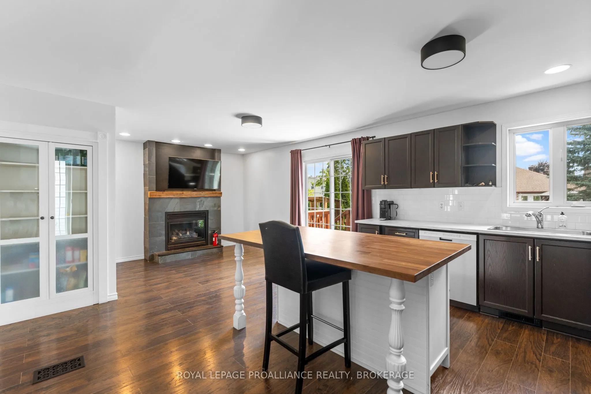 343 Sunrise Crescent