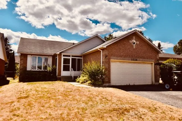 1528 Glenforest Crescent