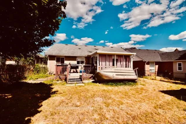 1528 Glenforest Crescent