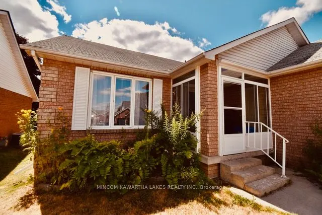 1528 Glenforest Crescent
