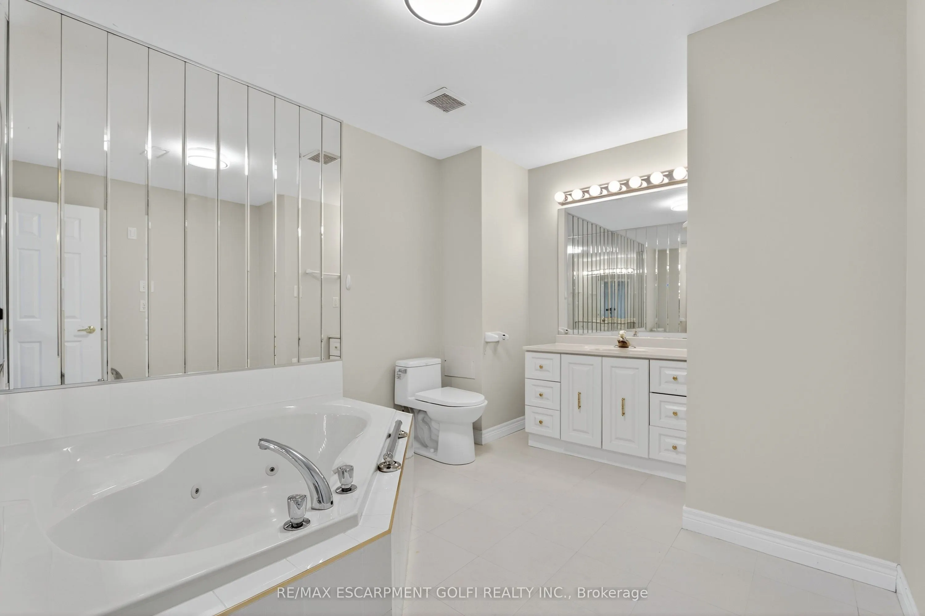 810 Golf Links Road, #2