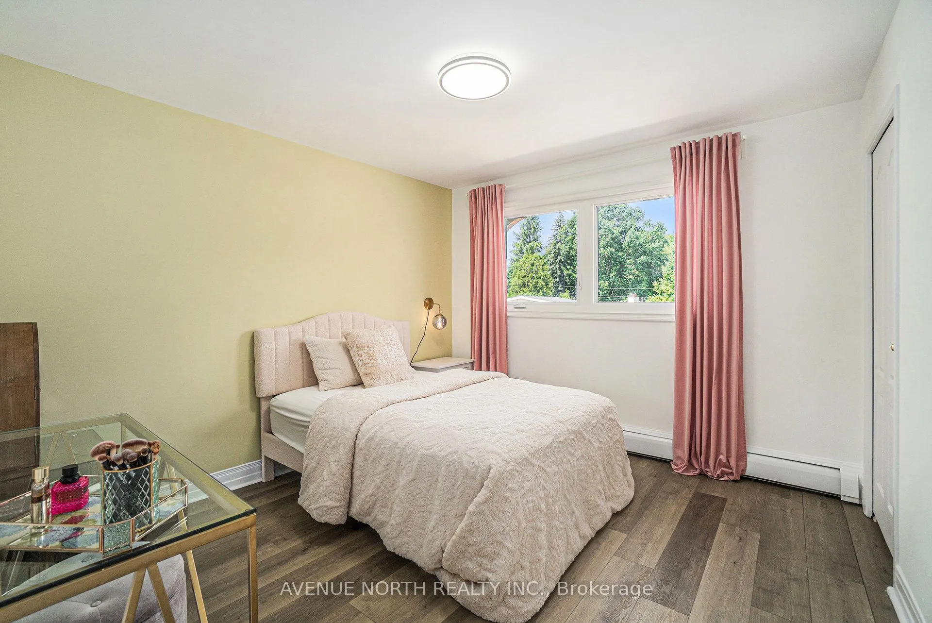 6 Mosgrove Avenue