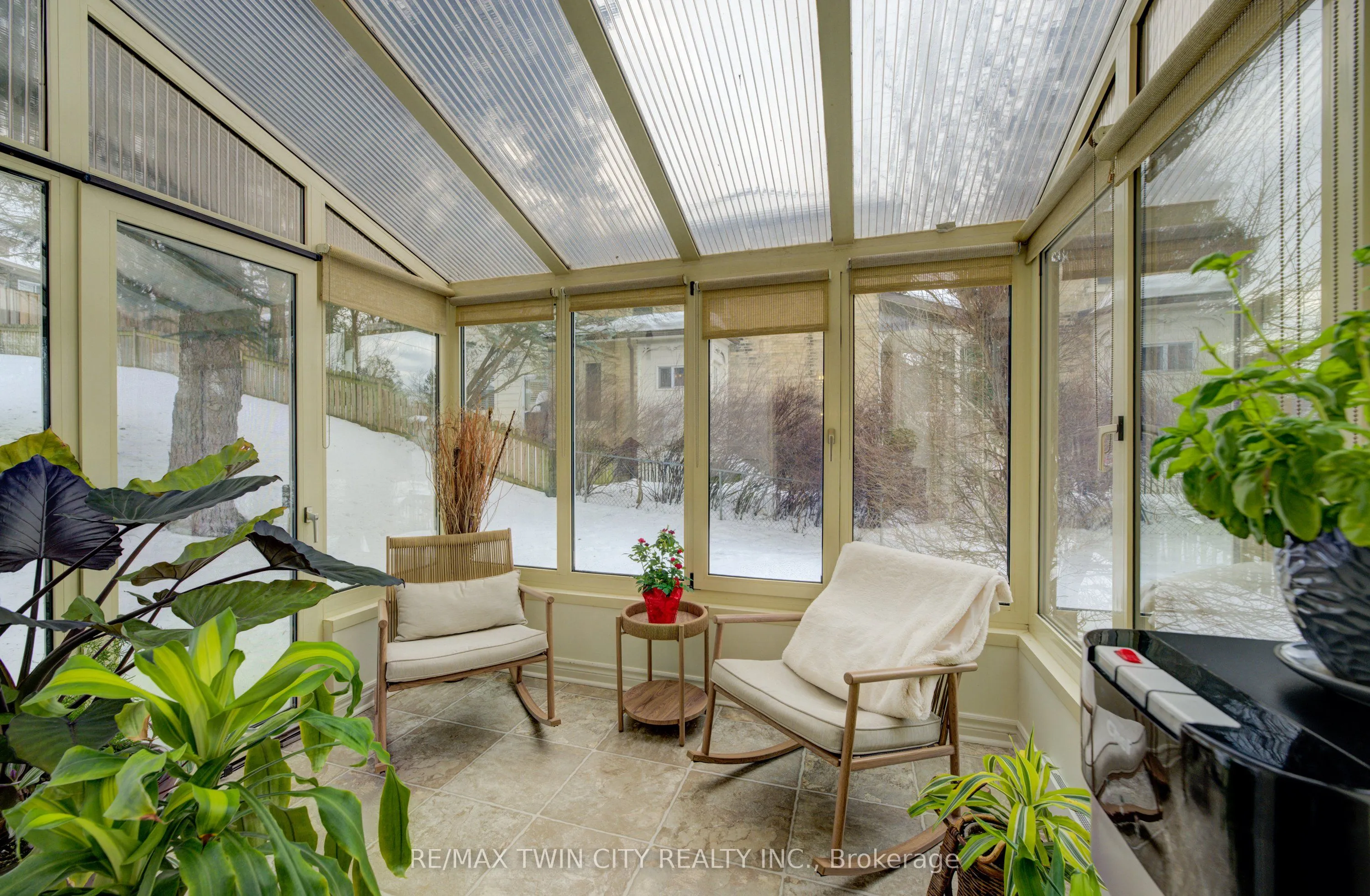 164 Queen Street E