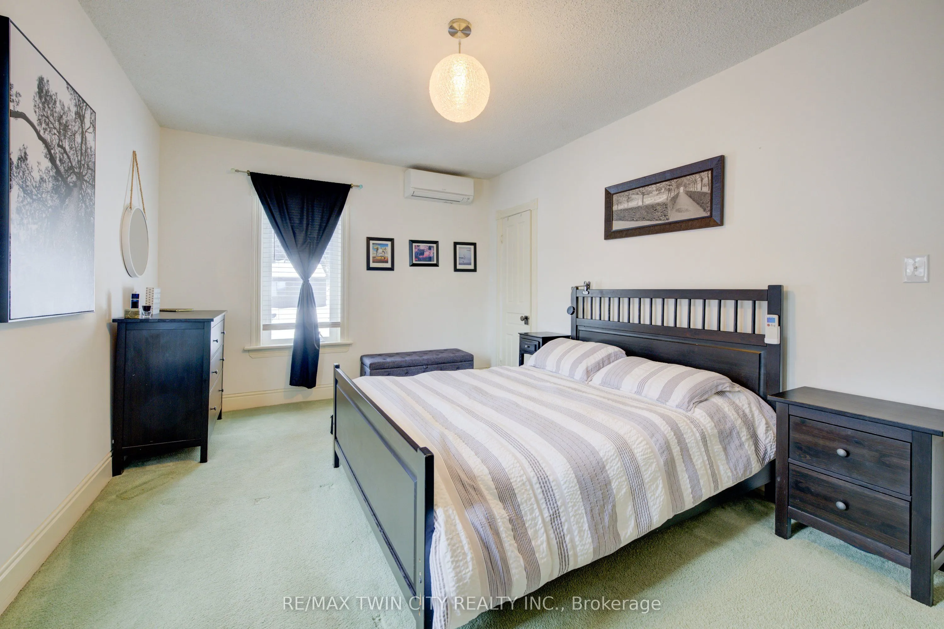 164 Queen Street E