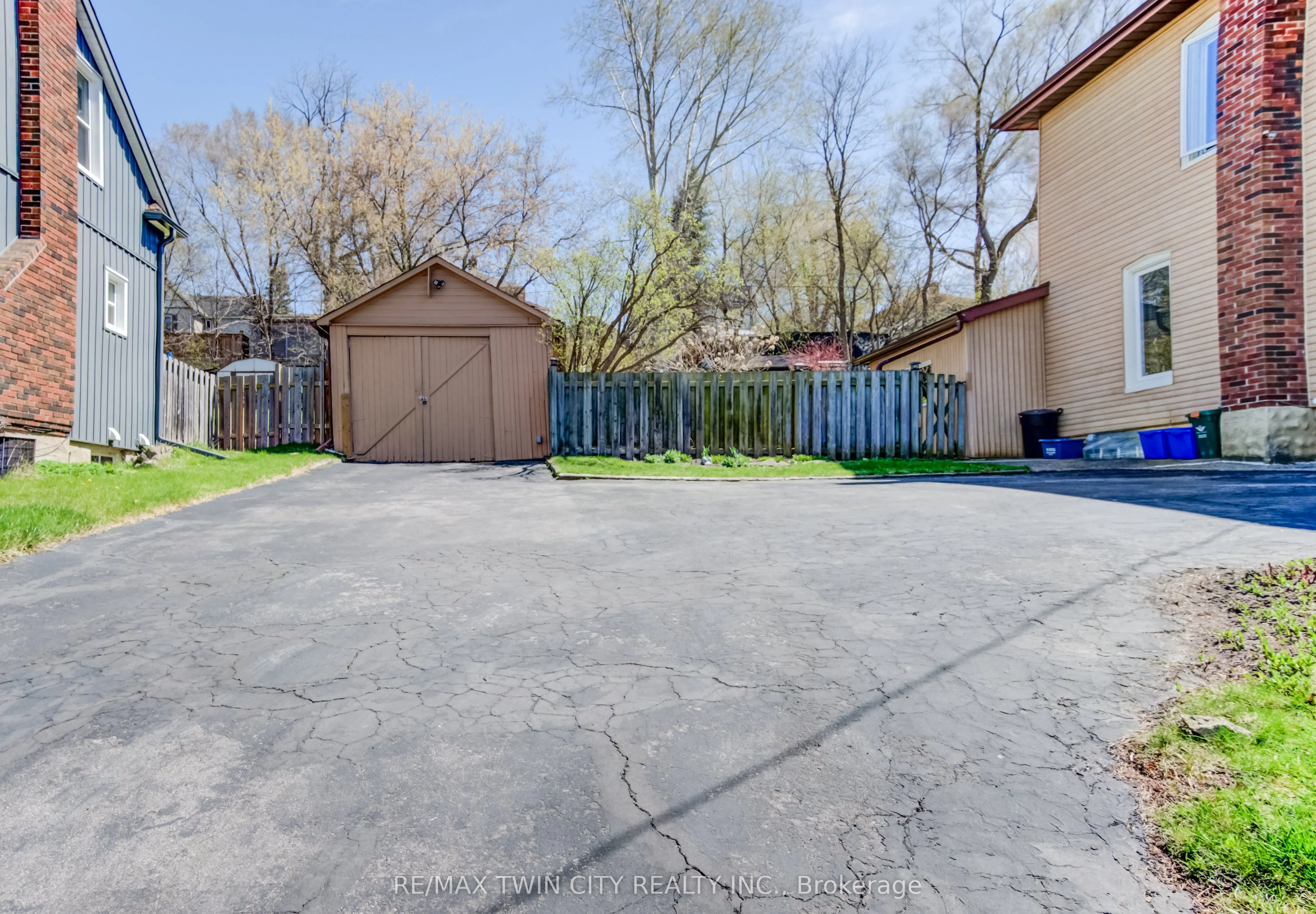 164 Queen Street E