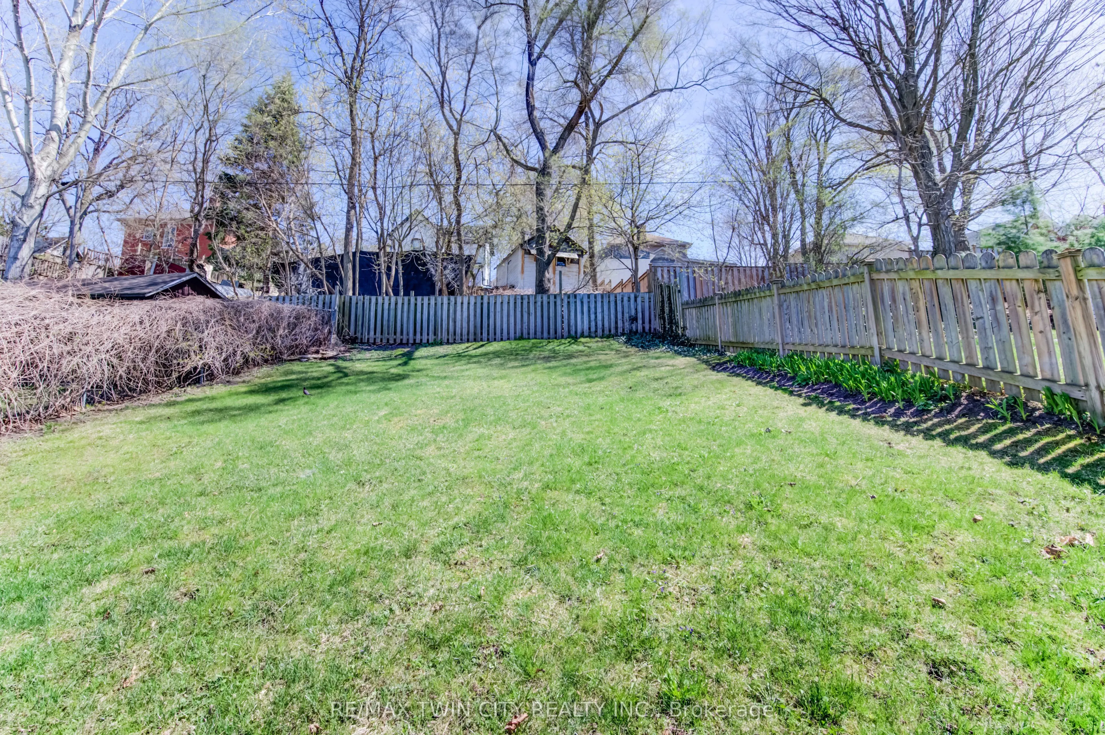 164 Queen Street E