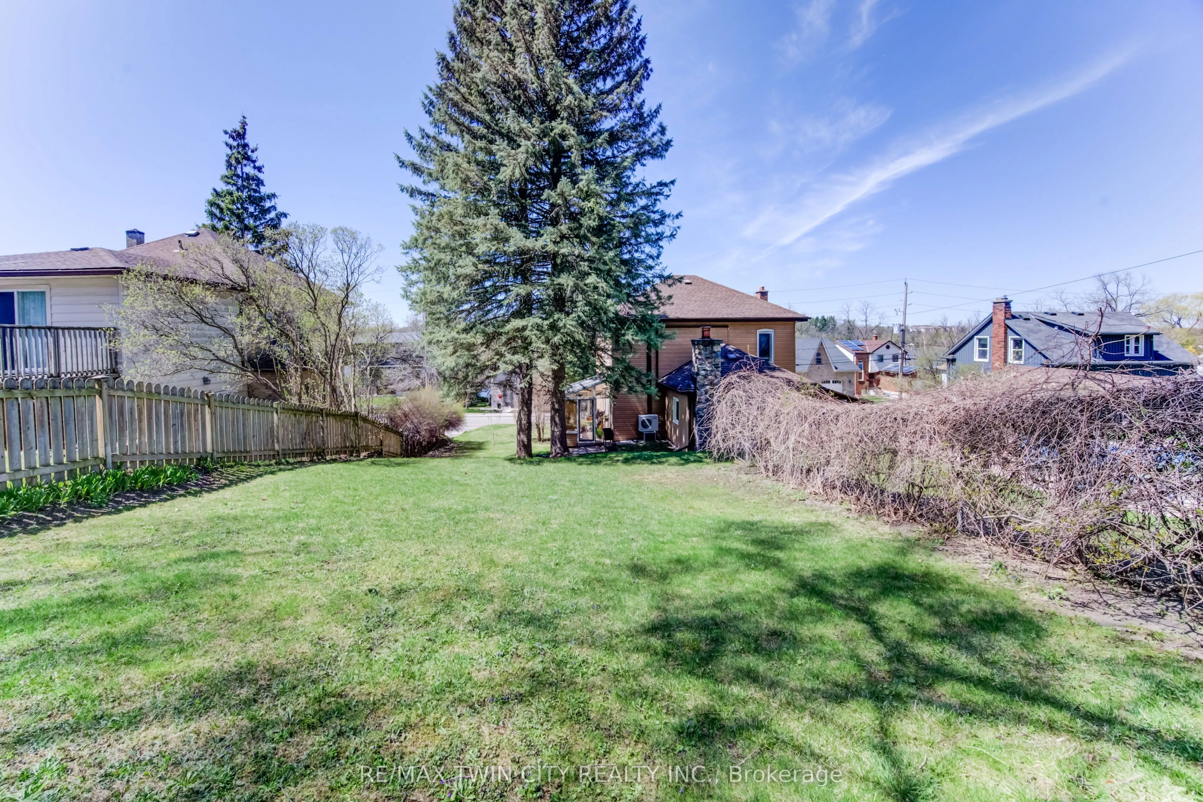 164 Queen Street E