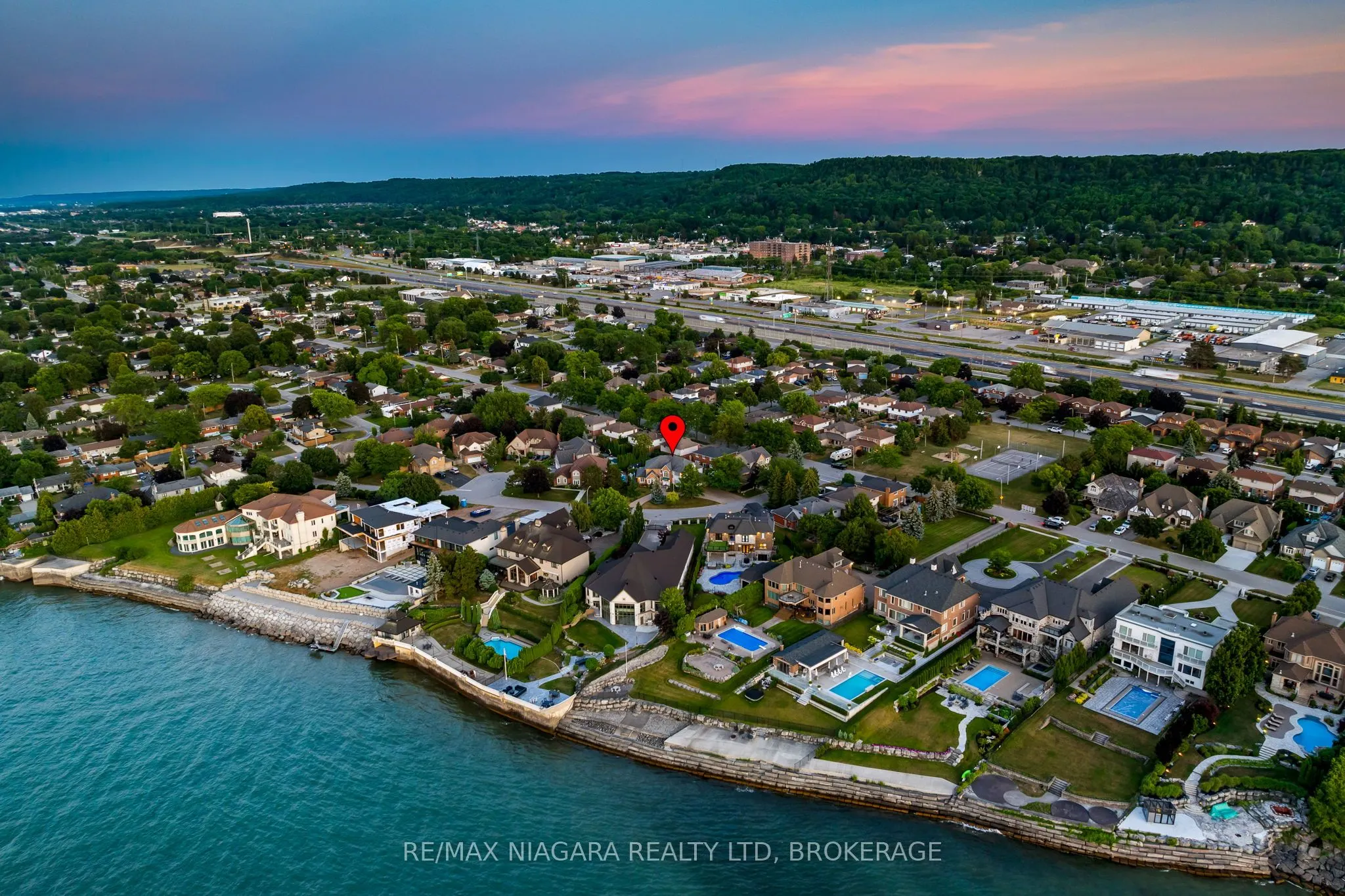 13 Shoreline Crescent