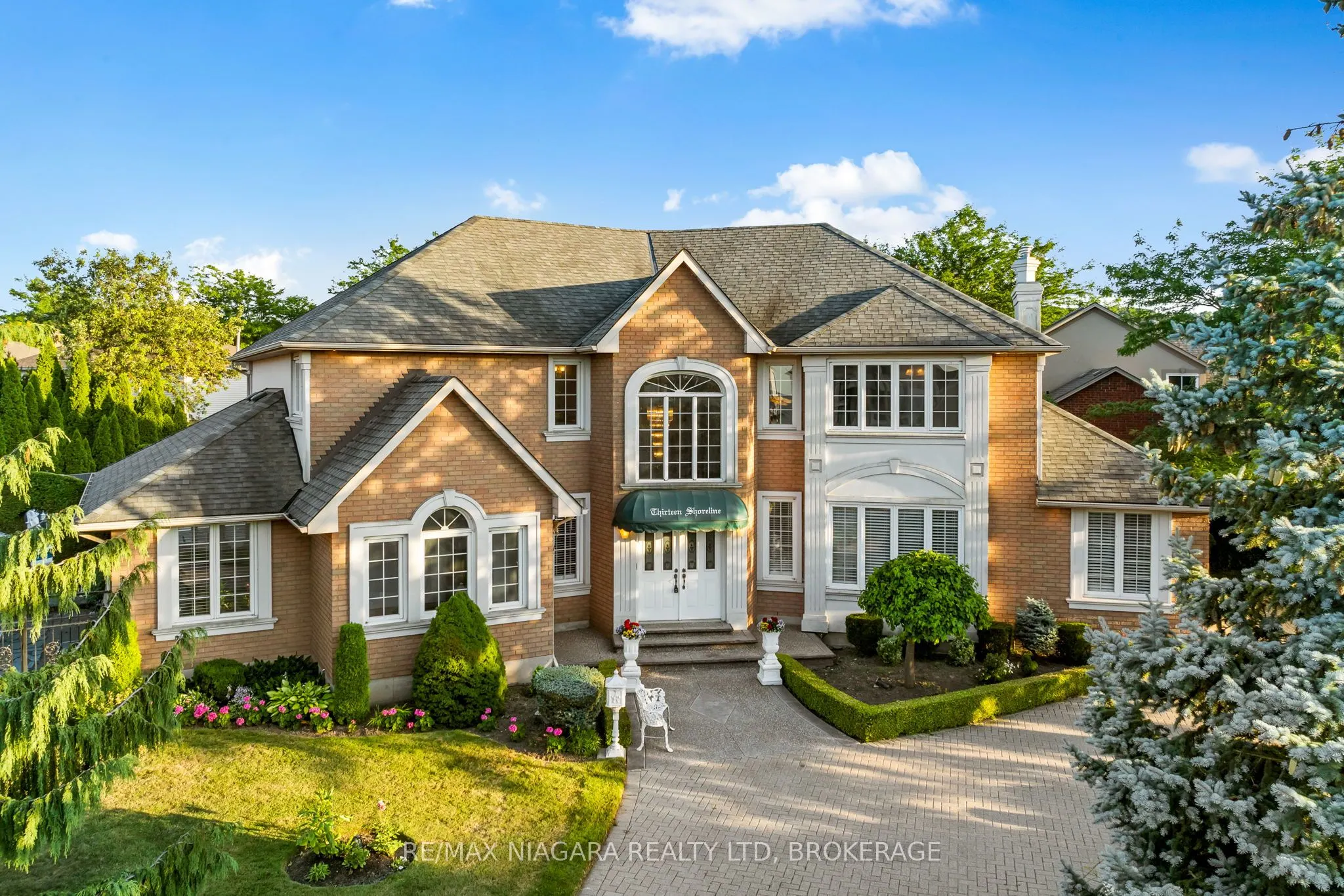 13 Shoreline Crescent