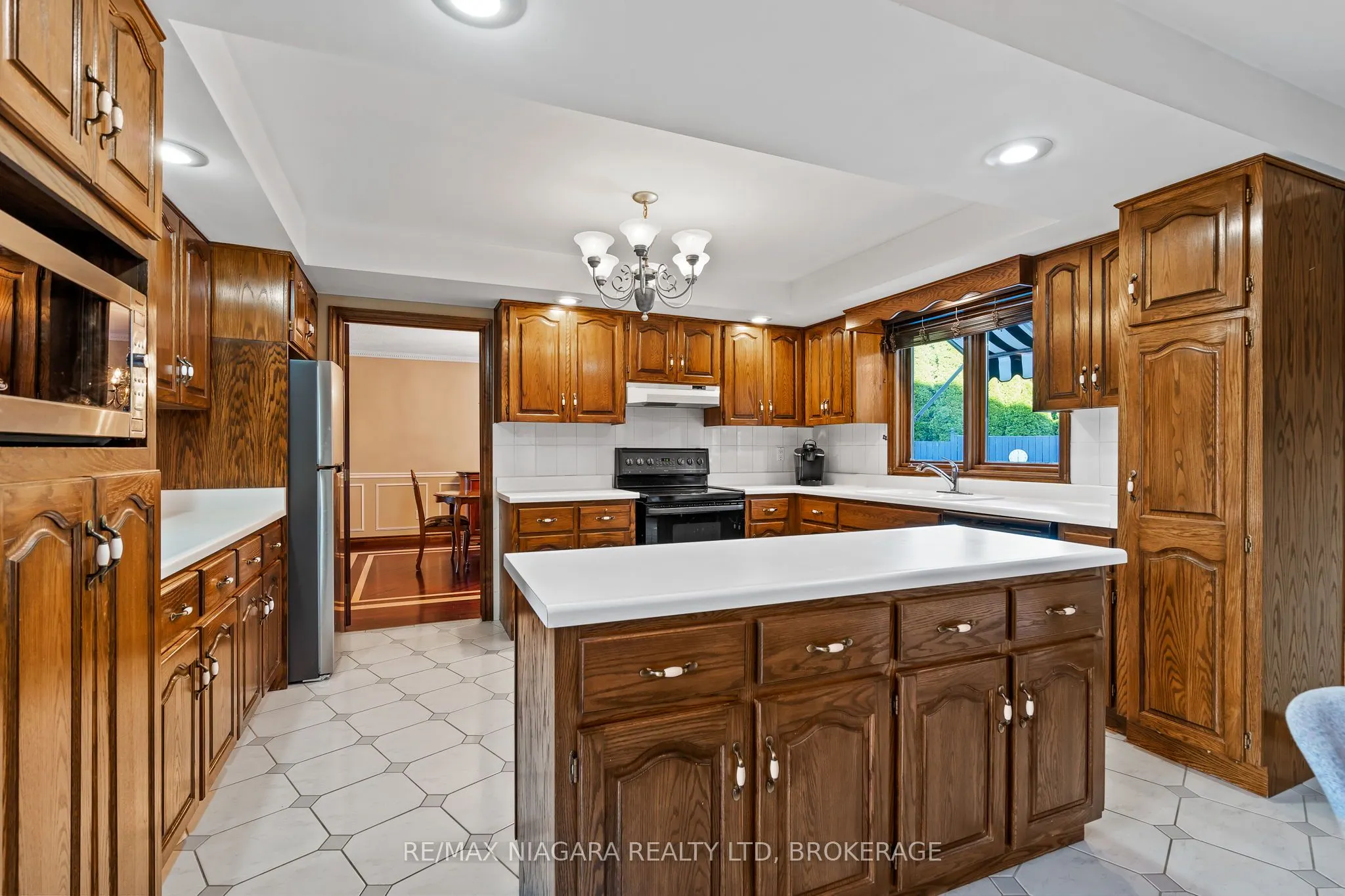 13 Shoreline Crescent