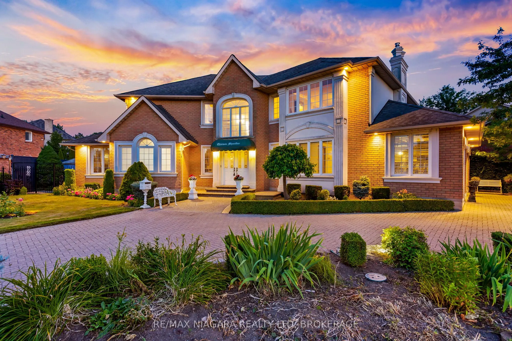 13 Shoreline Crescent