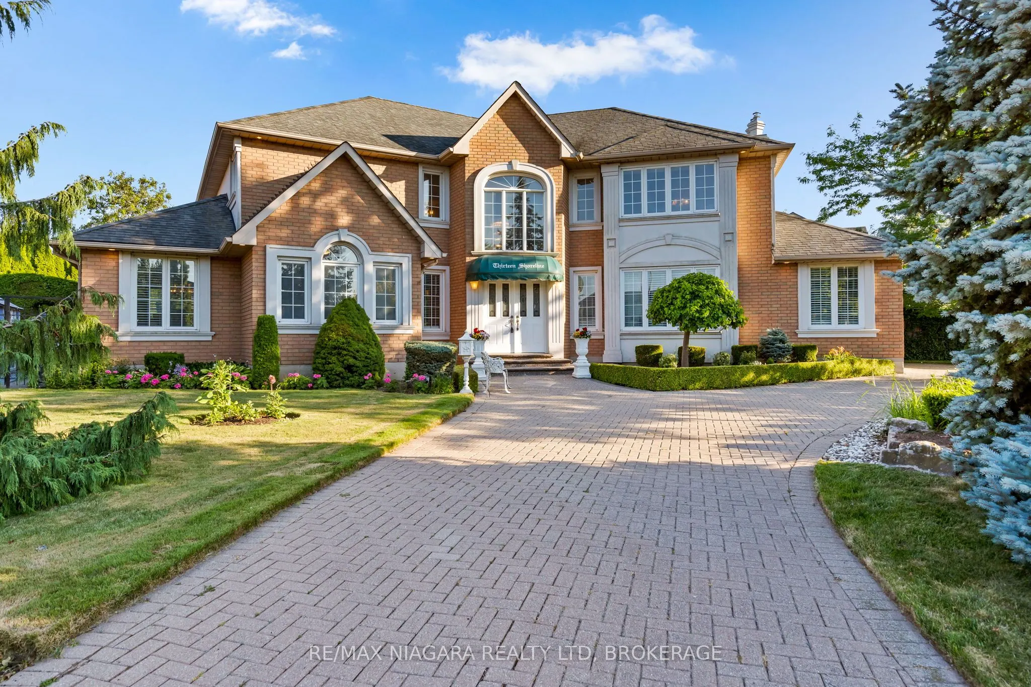 13 Shoreline Crescent
