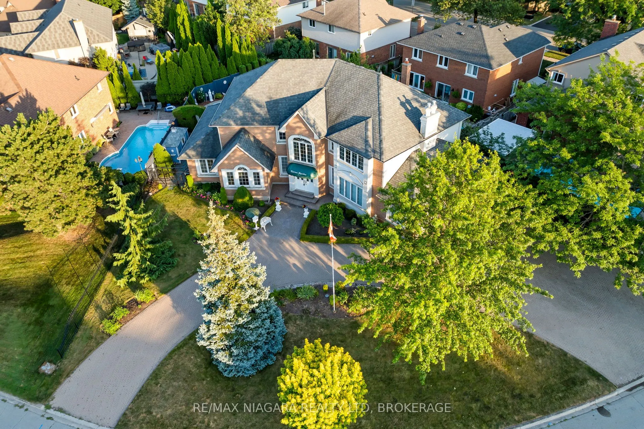 13 Shoreline Crescent
