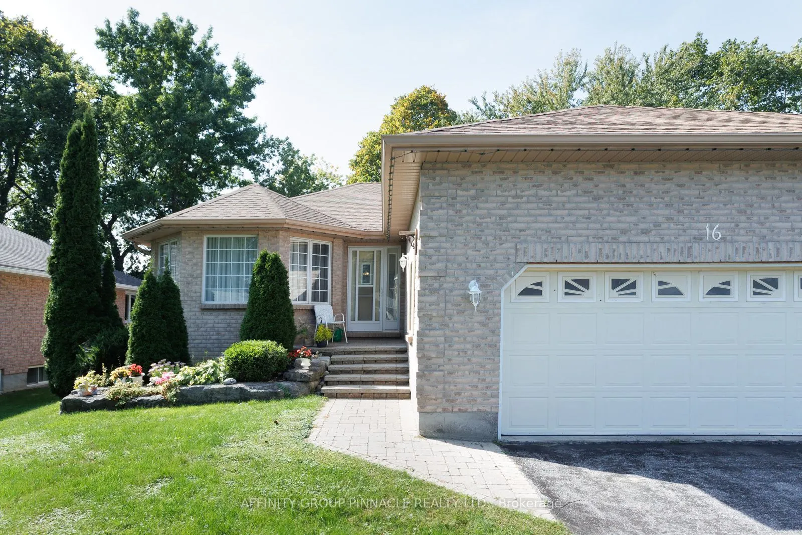 16 Hillview Drive