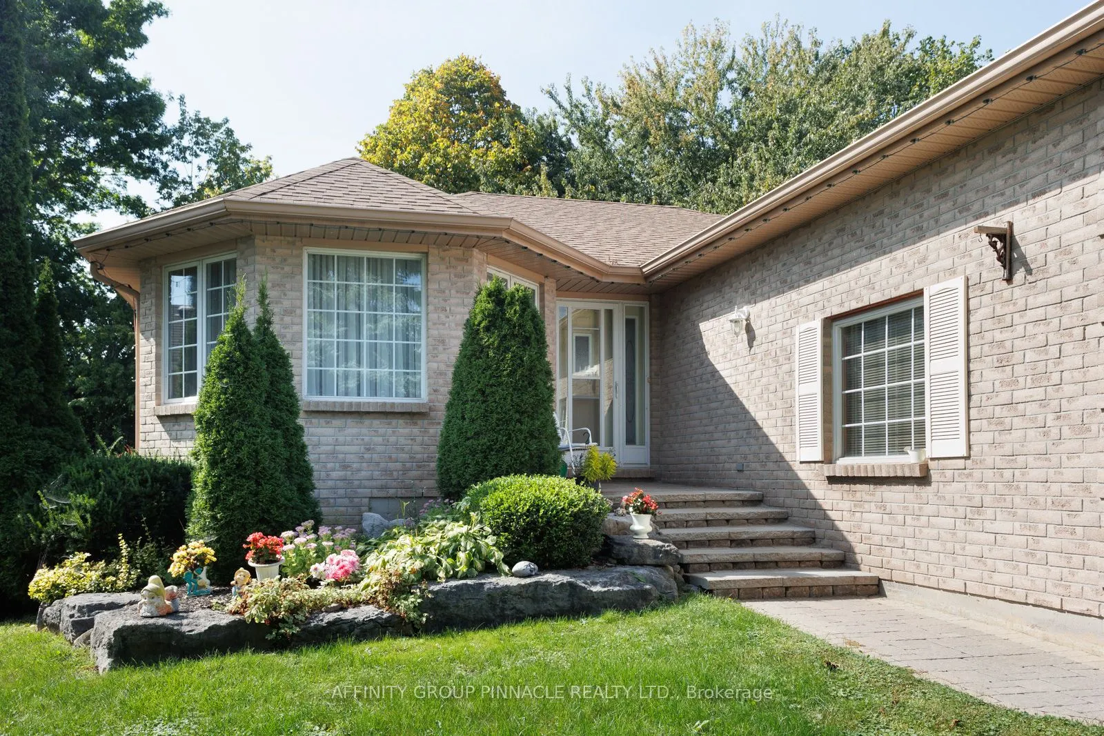16 Hillview Drive
