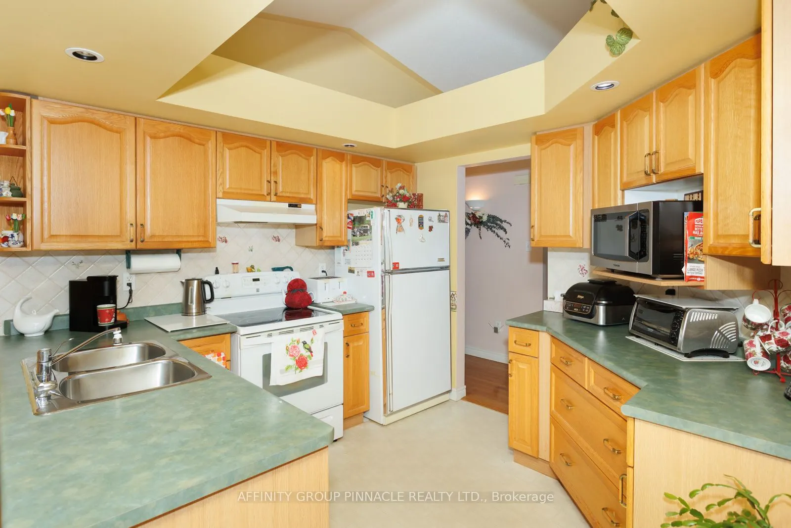 16 Hillview Drive