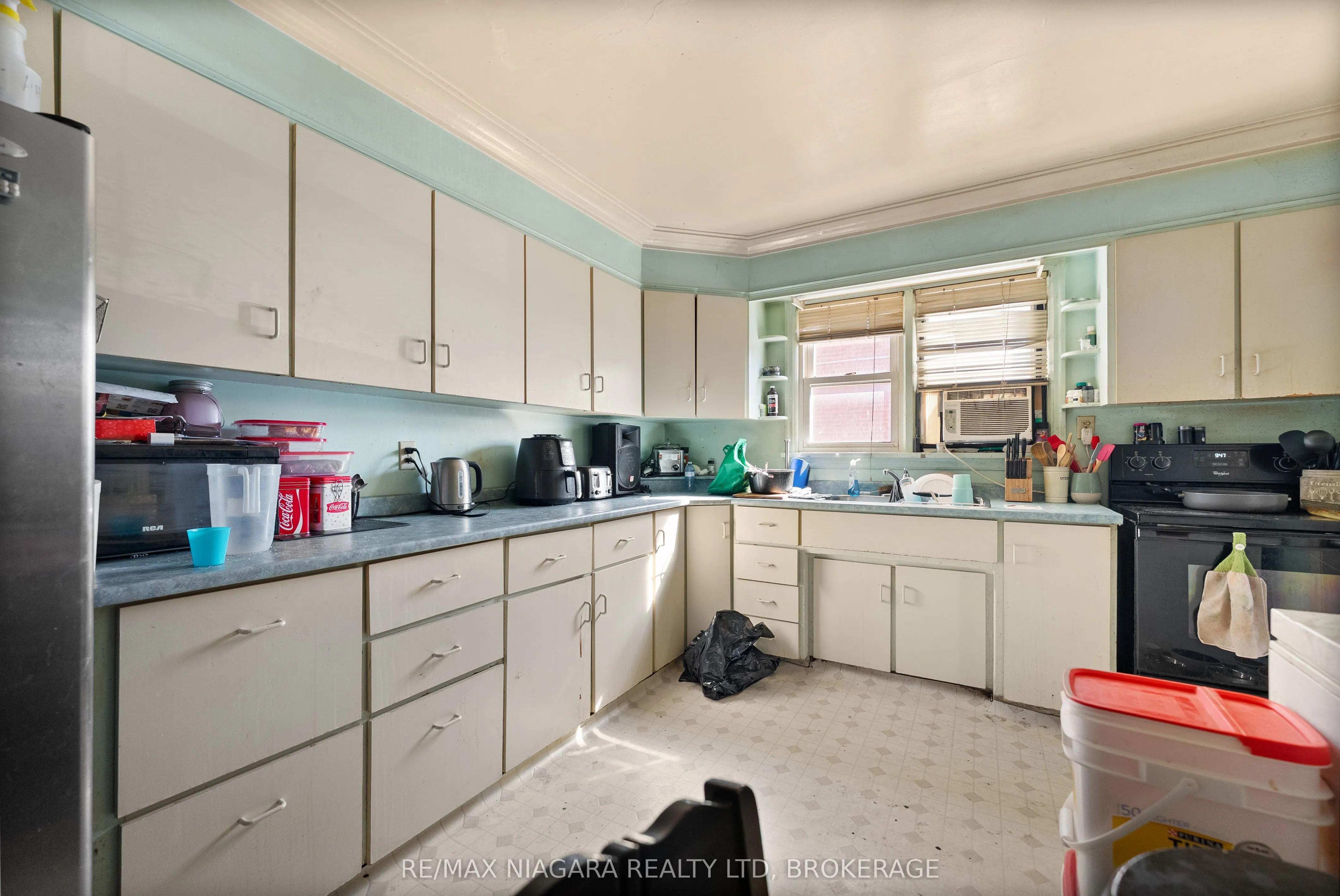 24 GALE Crescent