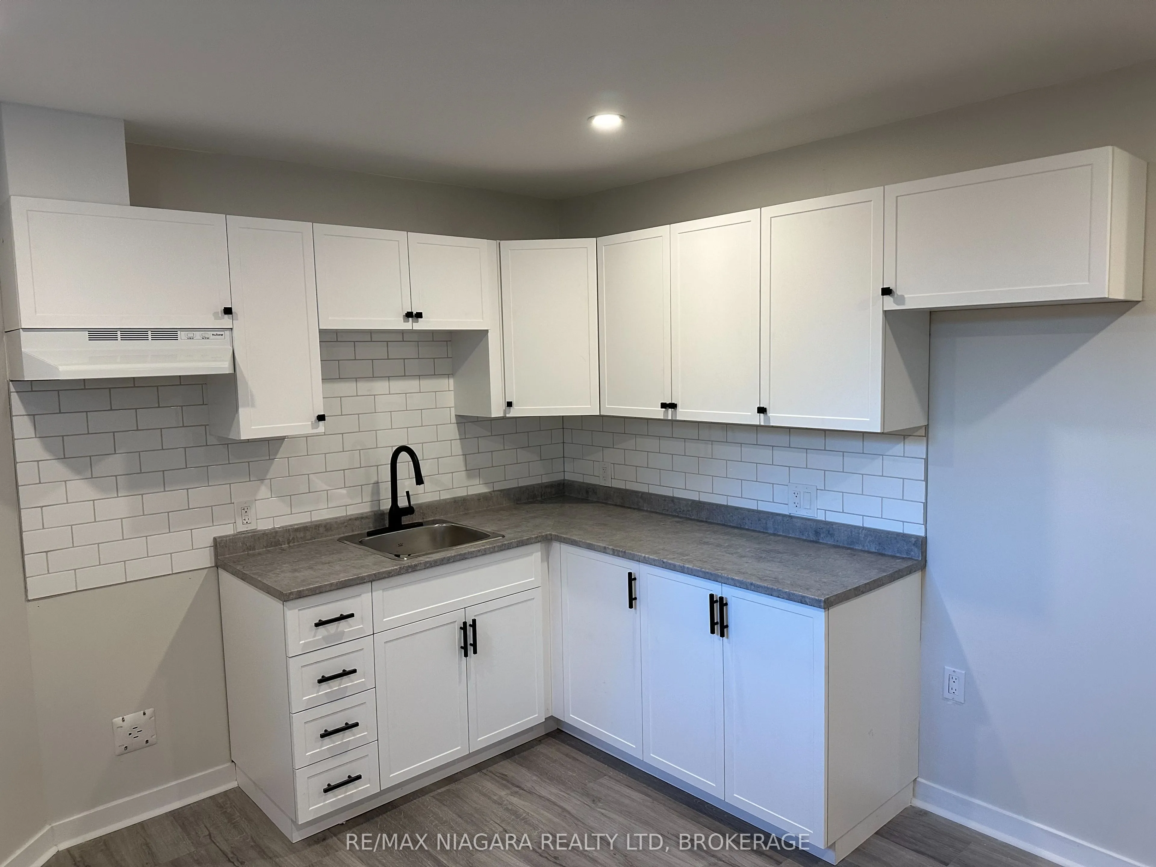 24 GALE Crescent