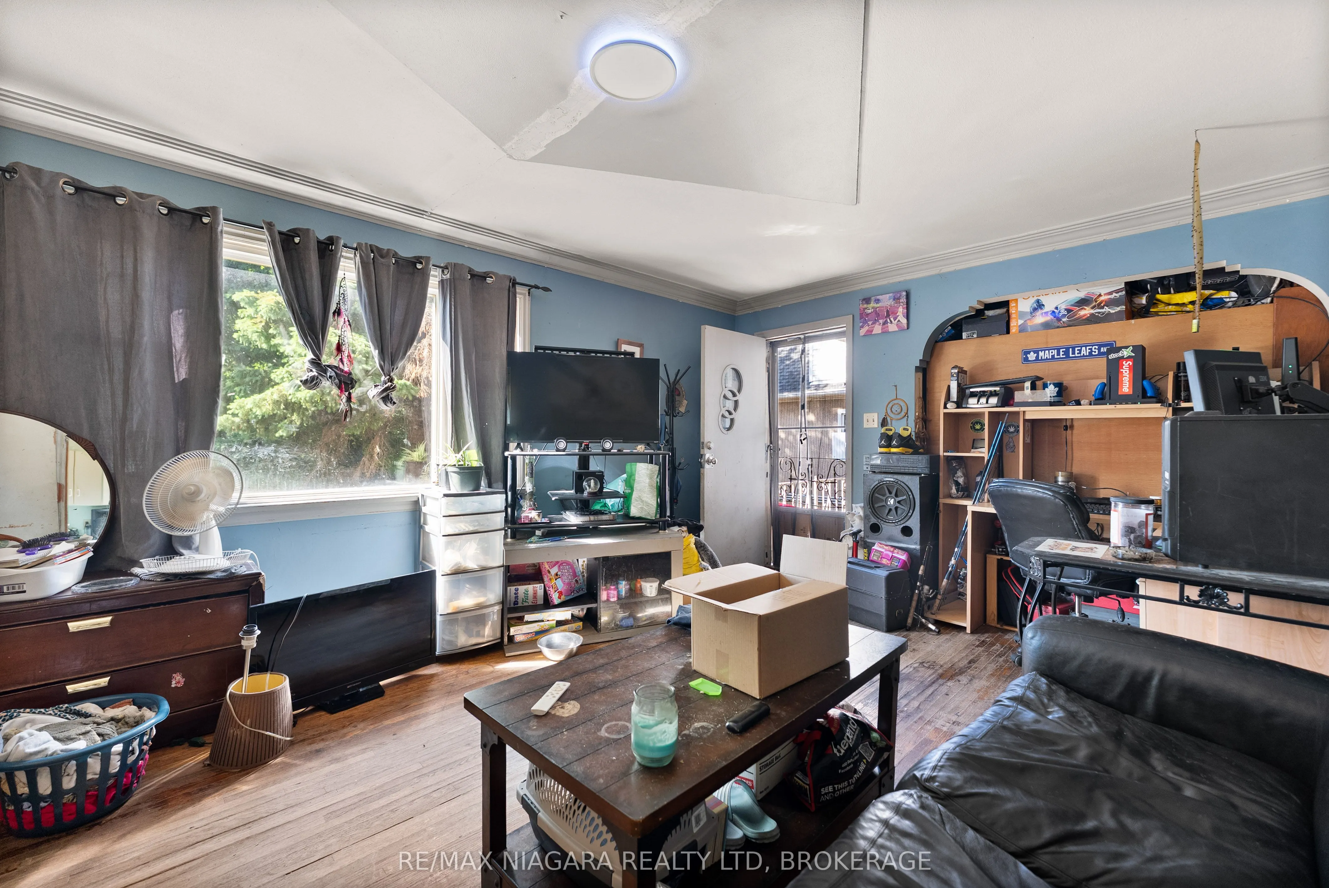 24 GALE Crescent