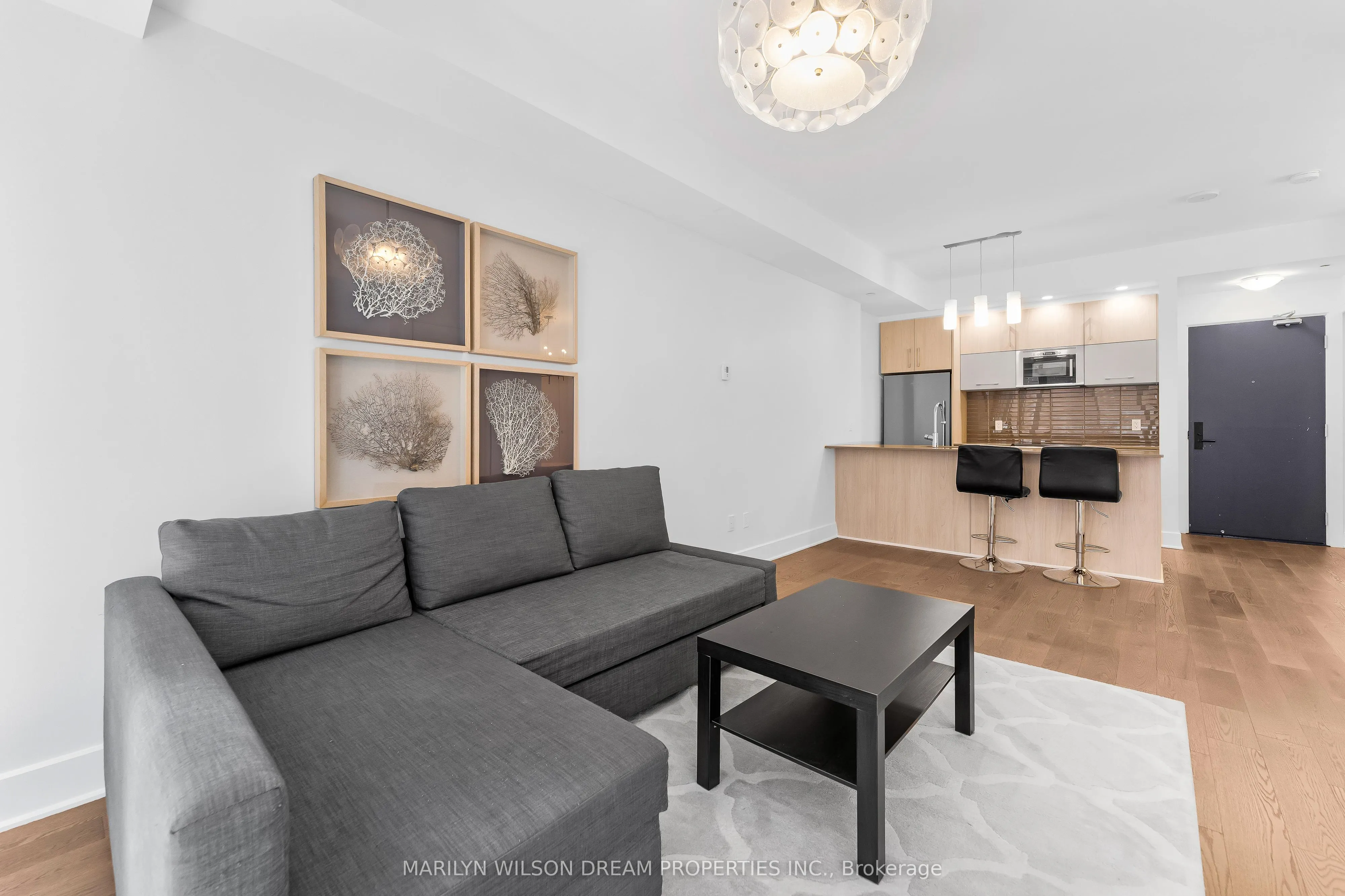 255 Bay Street, #406