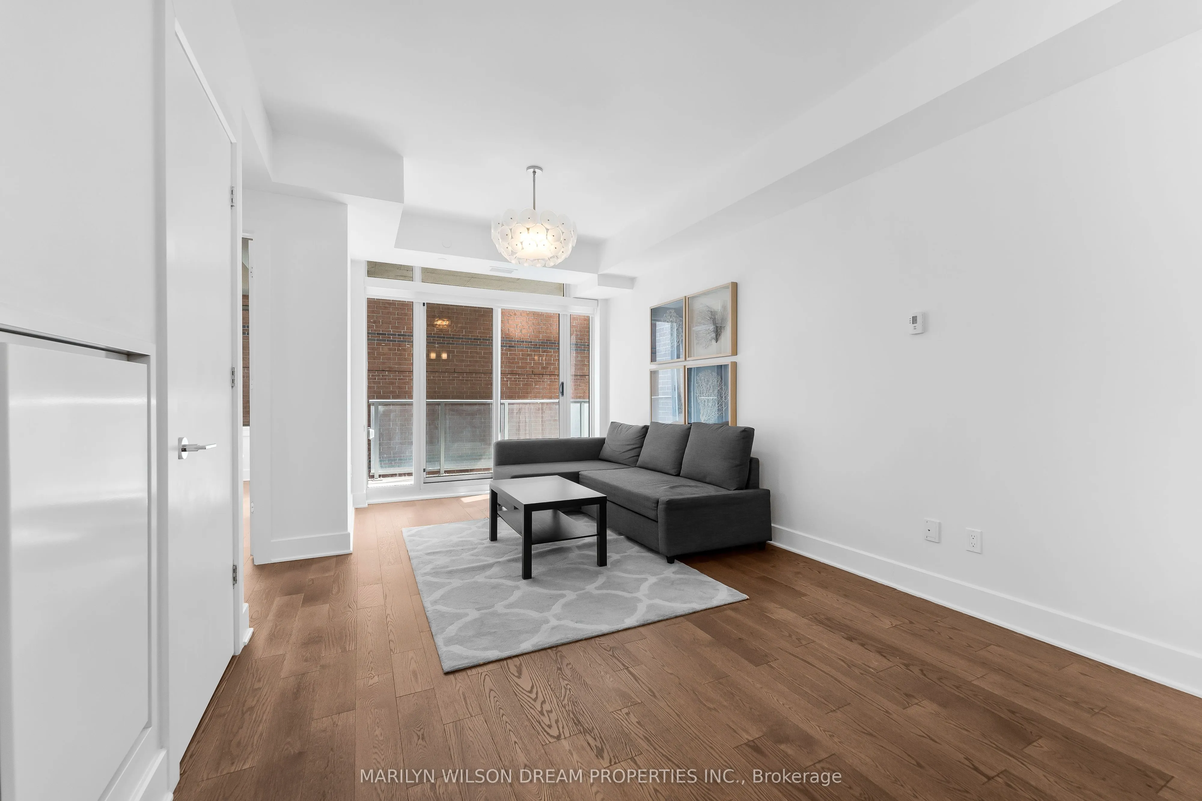 255 Bay Street, #406