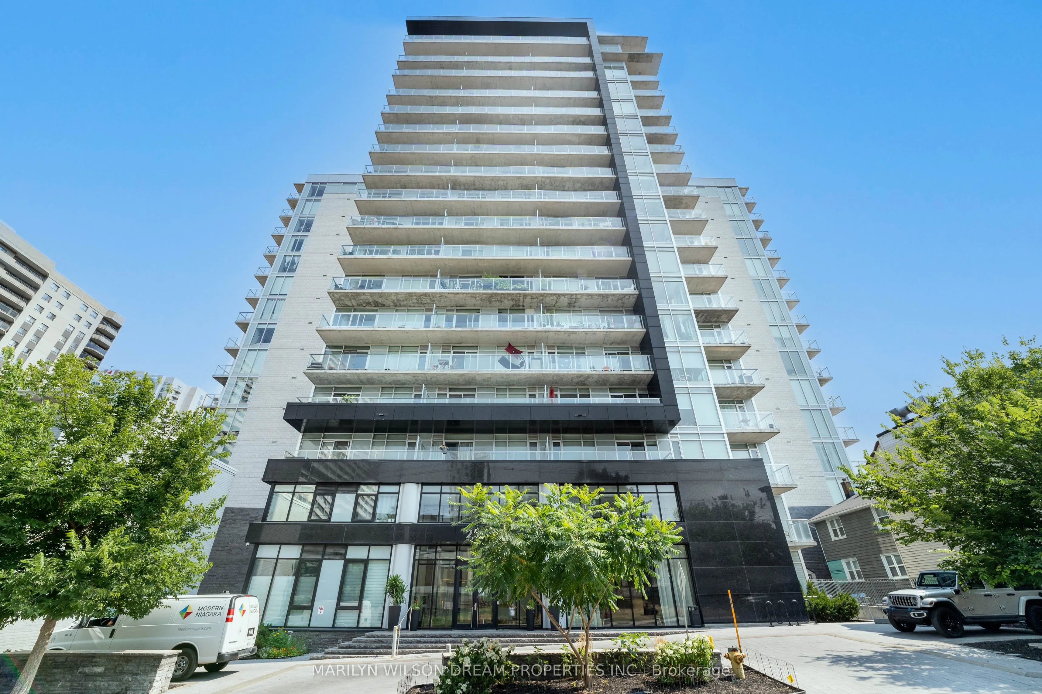255 Bay Street, #406
