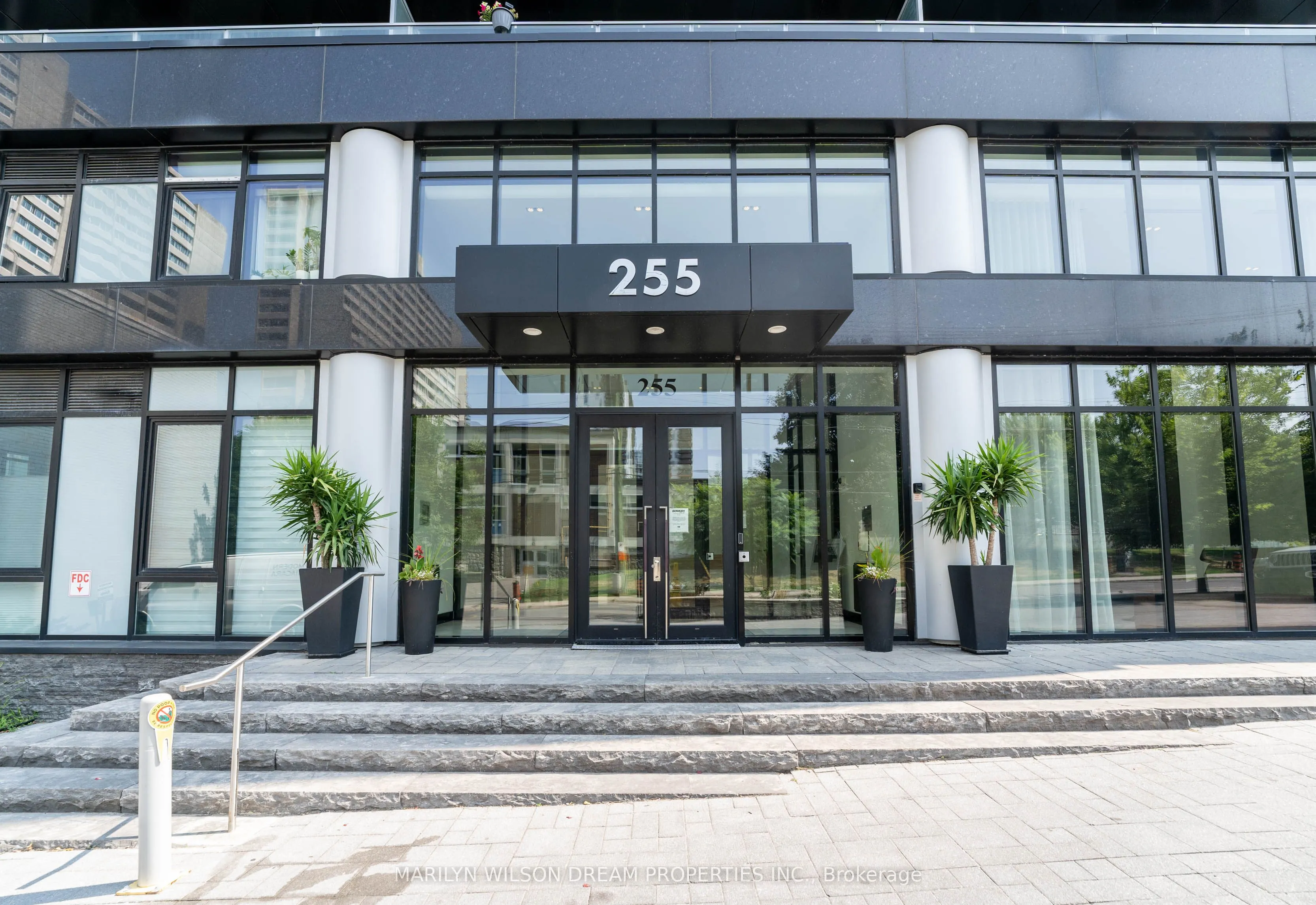 255 Bay Street, #406