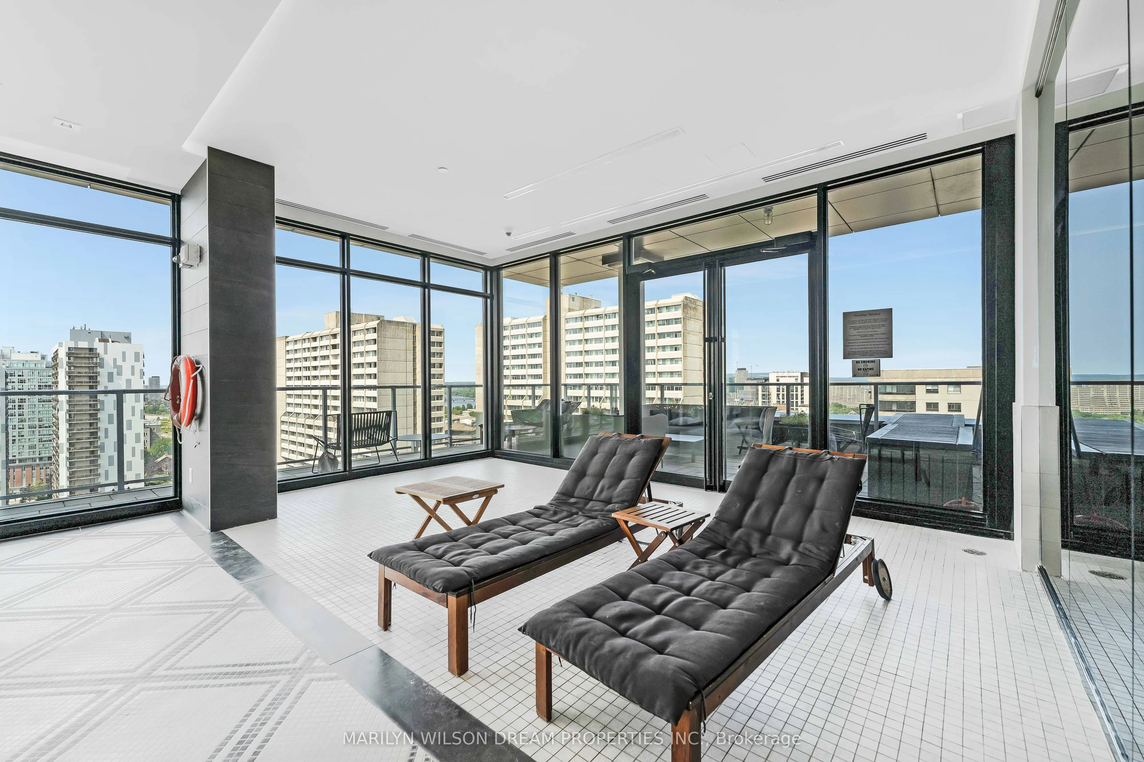 255 Bay Street, #406