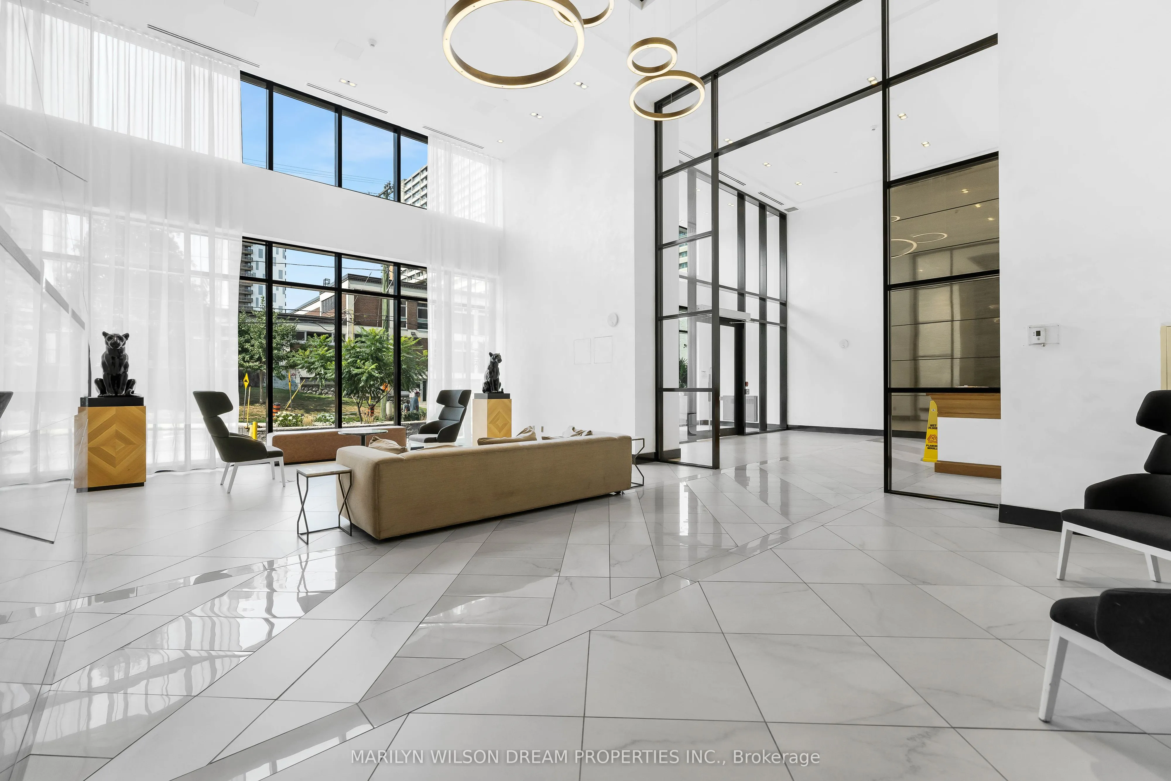 255 Bay Street, #406