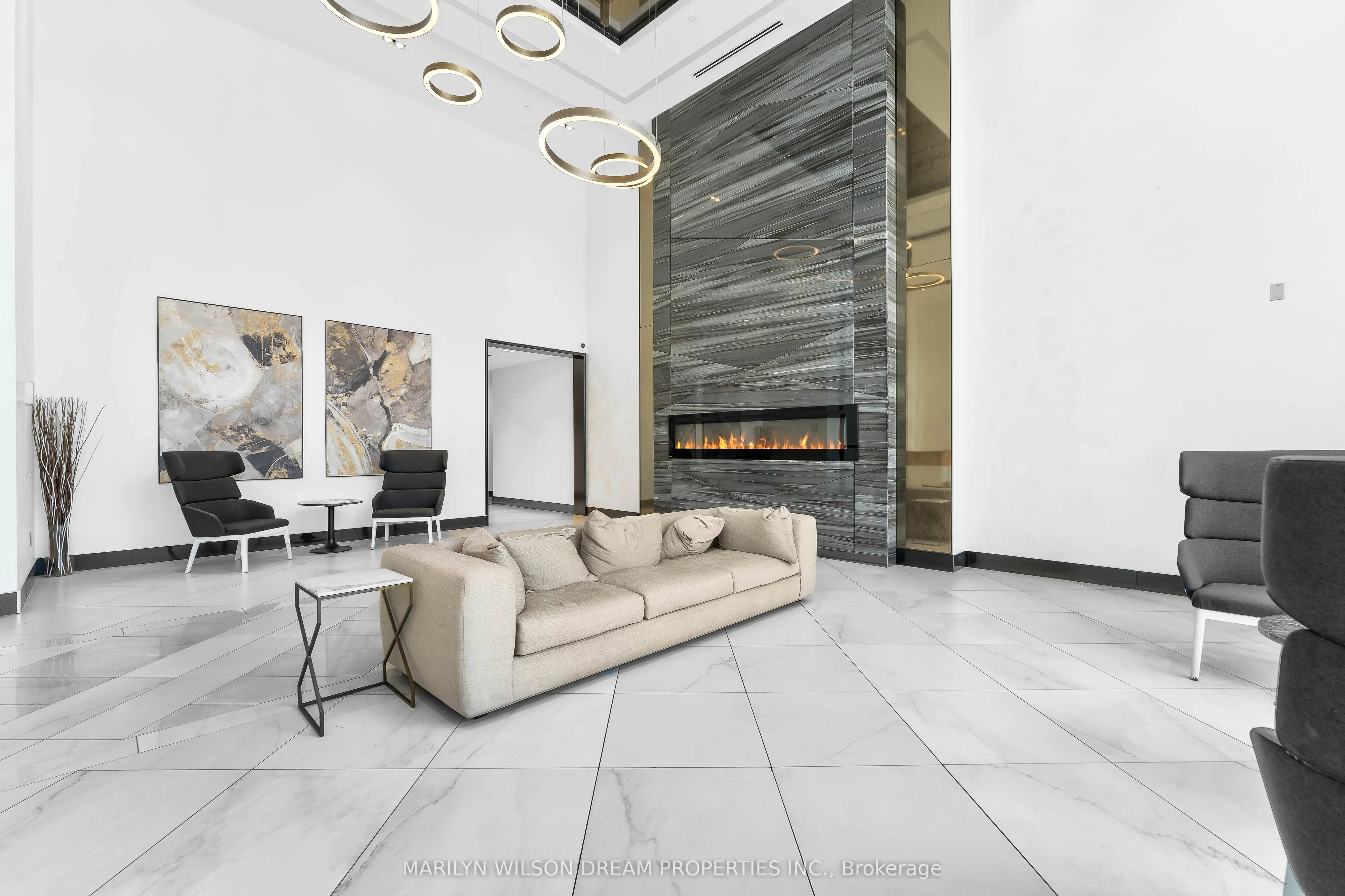255 Bay Street, #406