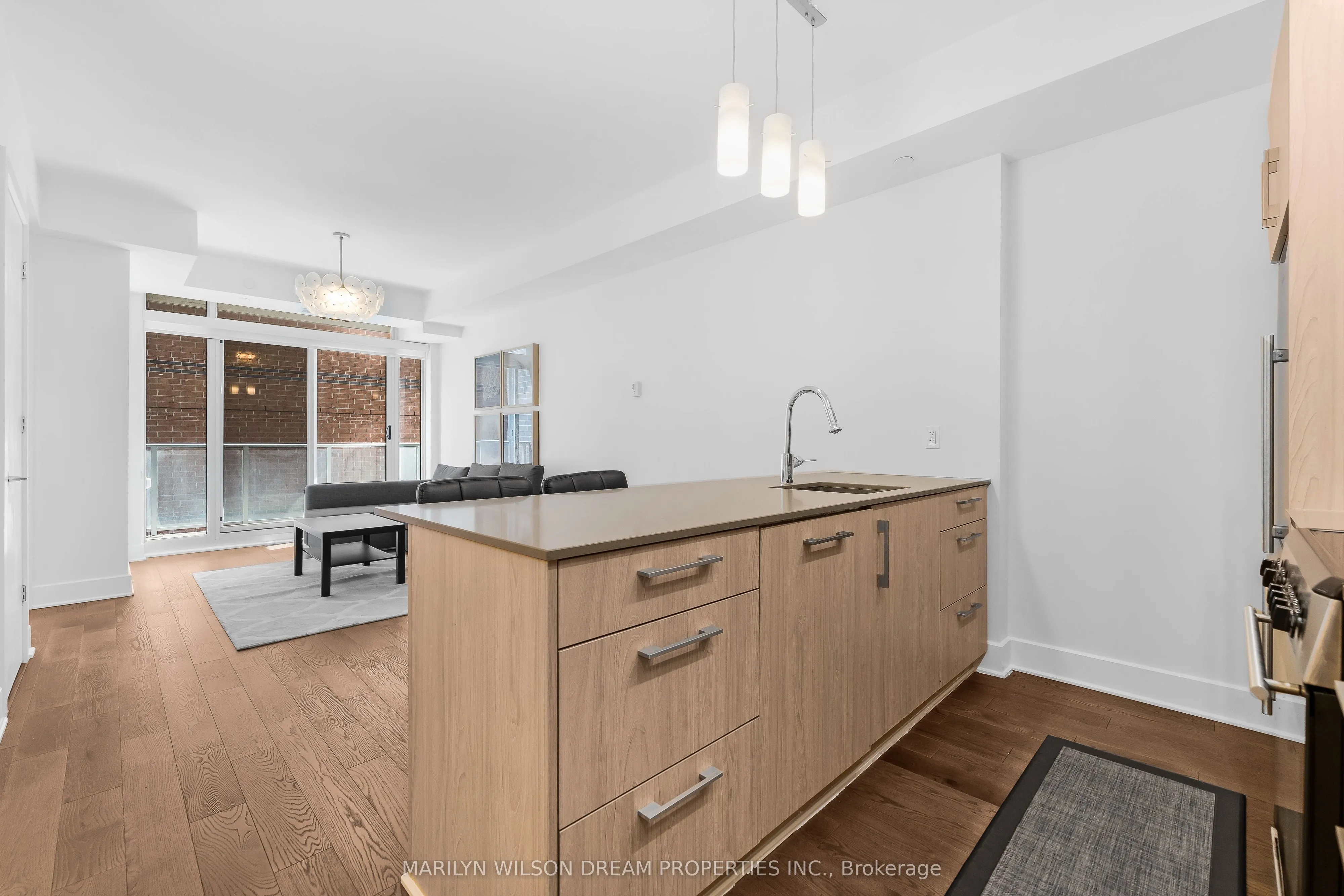 255 Bay Street, #406