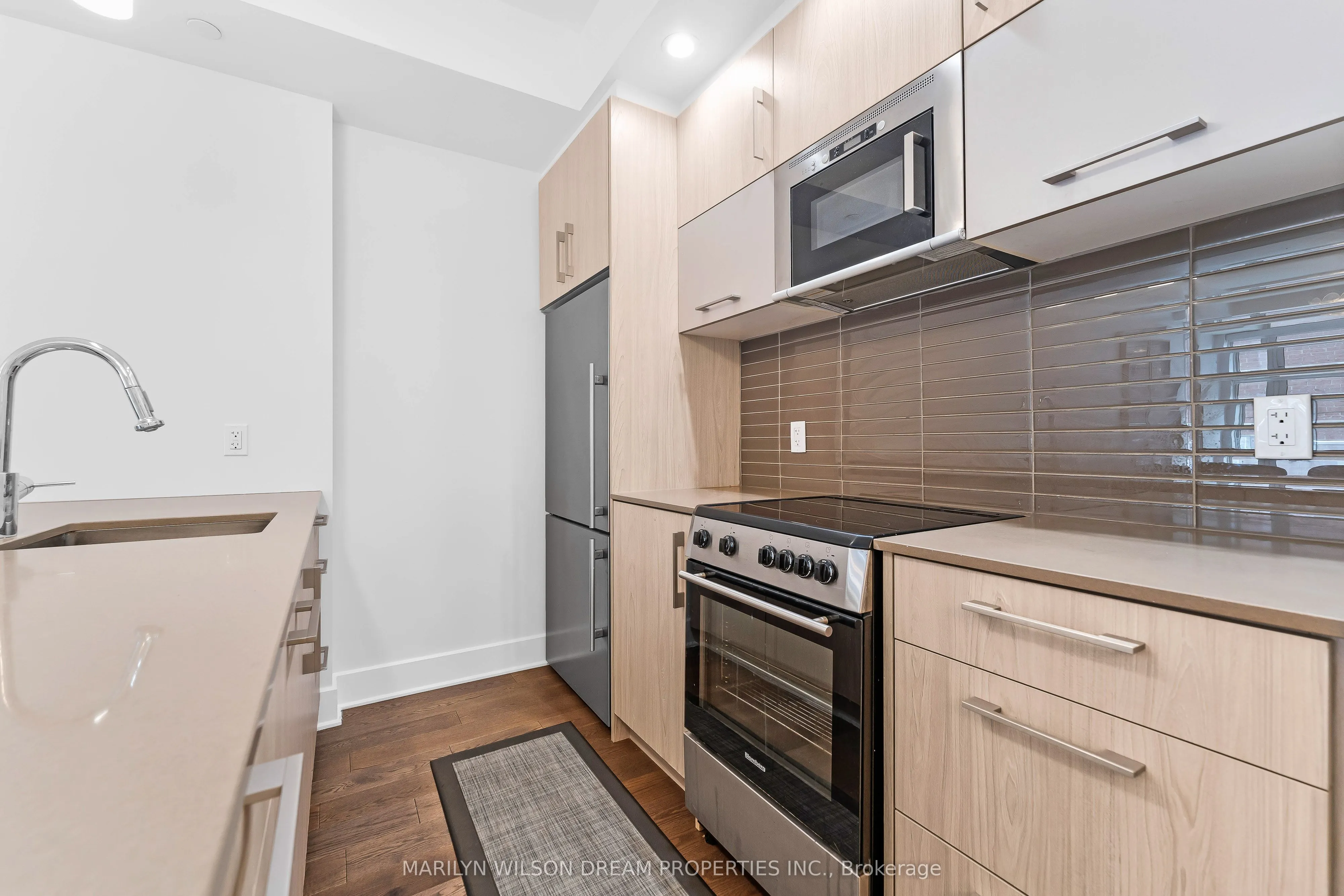 255 Bay Street, #406