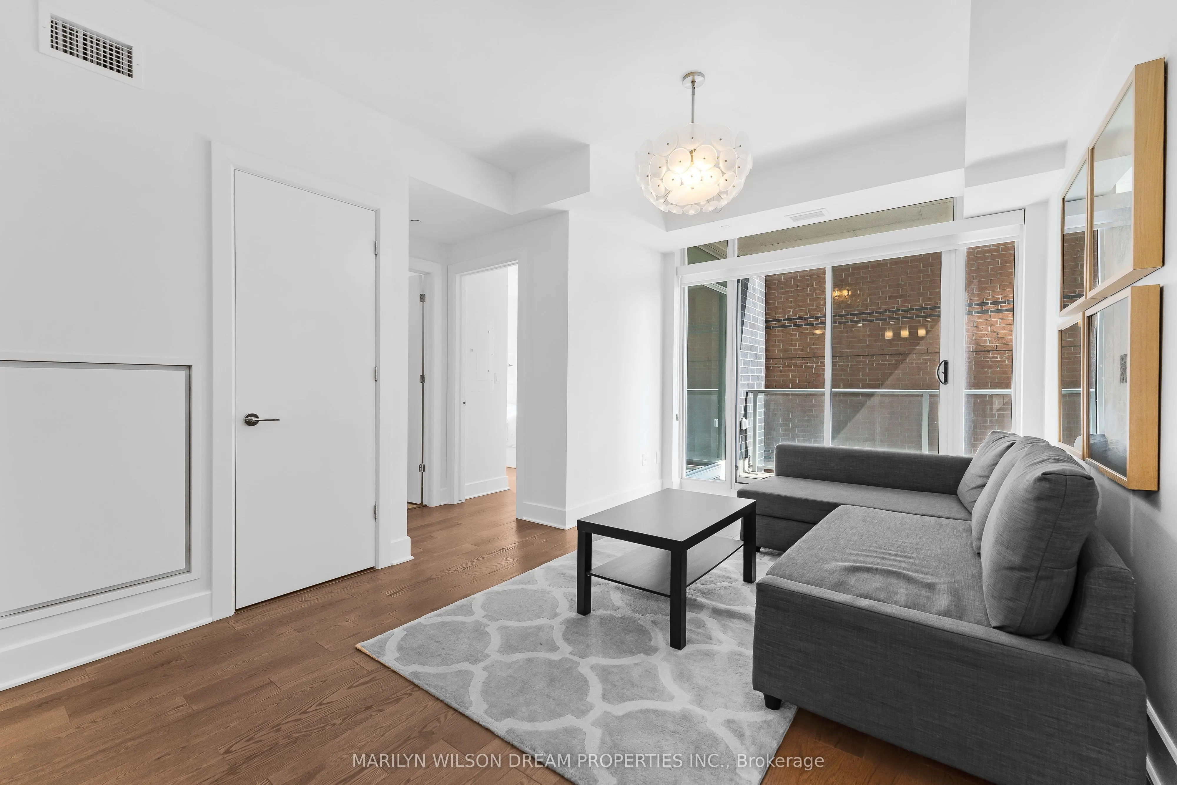 255 Bay Street, #406