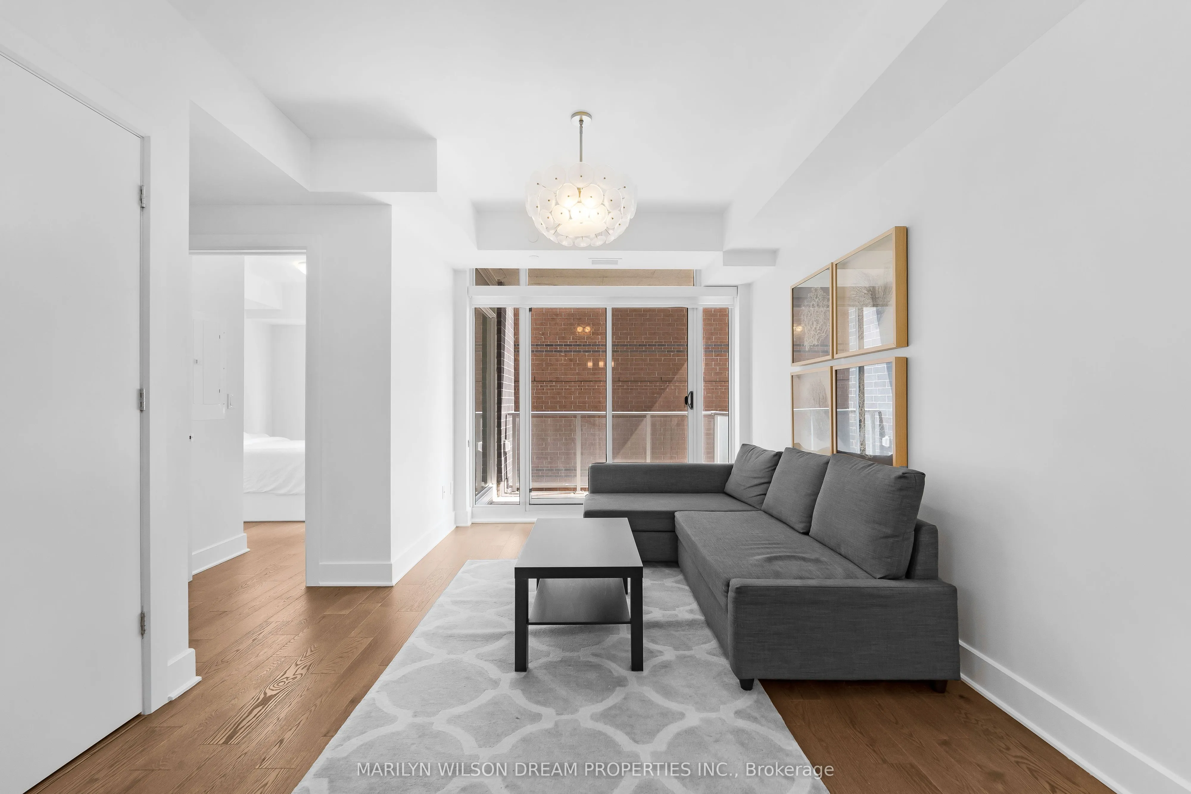 255 Bay Street, #406