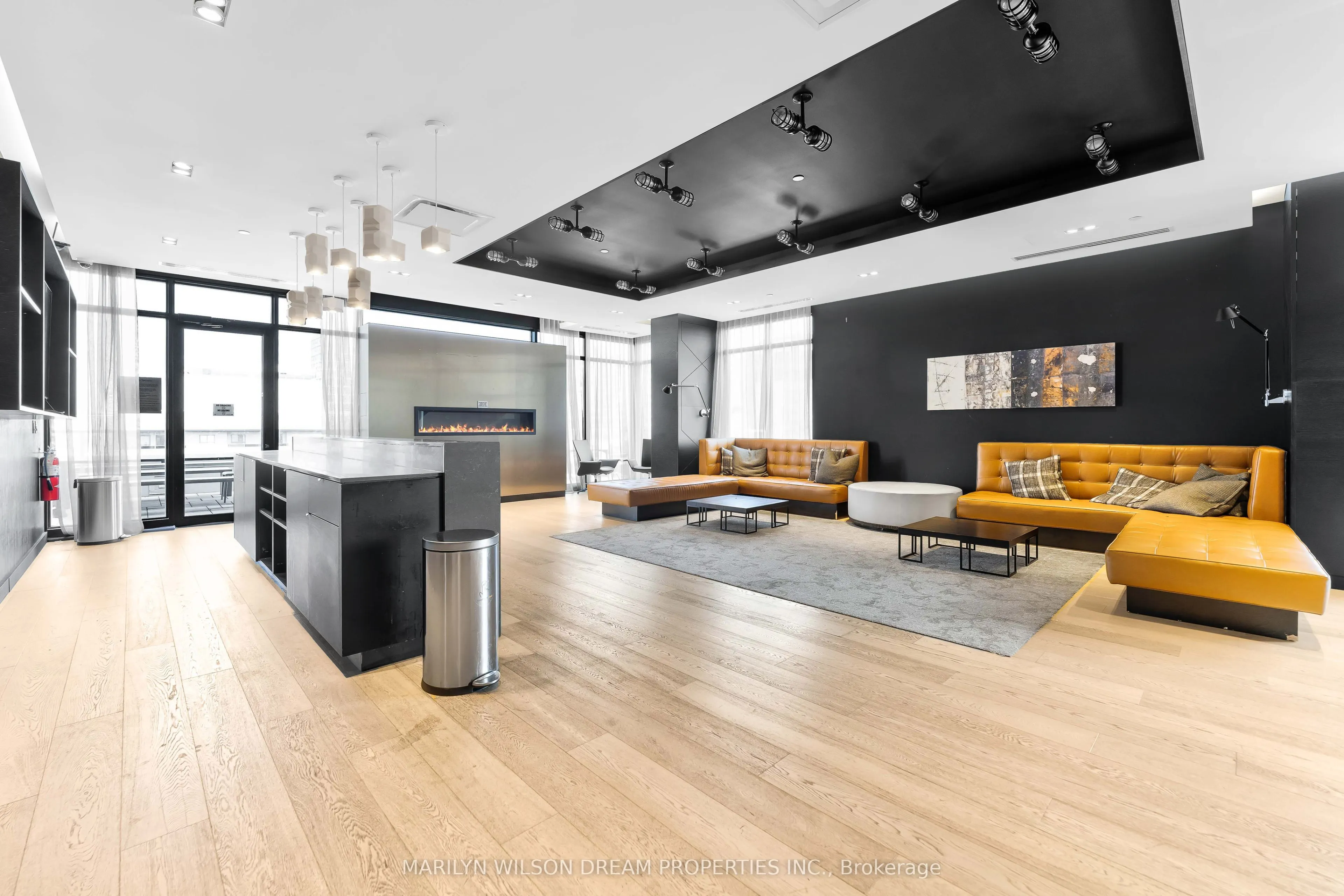 255 Bay Street, #406